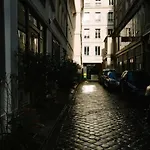 Charming In A Courtyard In Apartman