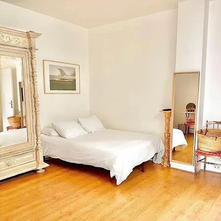 Charming In A Courtyard In Apartman *