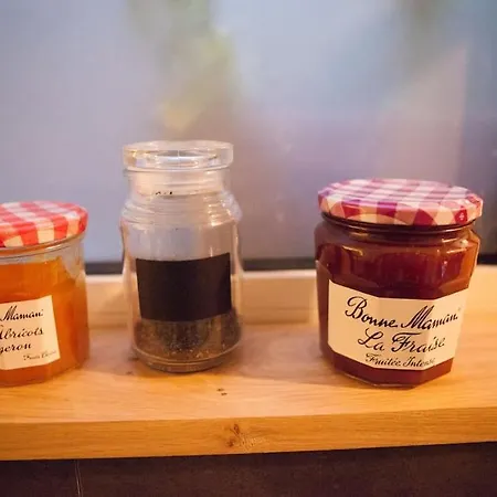 Charming In A Courtyard In Apartman