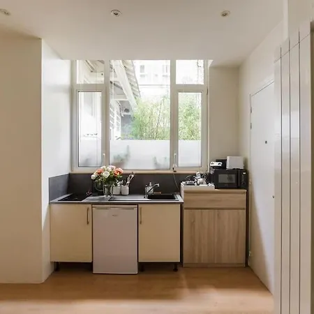 Charming In A Courtyard In Apartman *