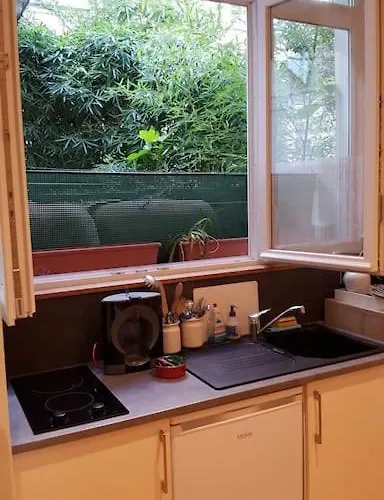 Charming In A Courtyard In Appartement Paris