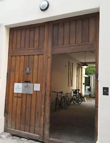 Appartement Charming In A Courtyard In Paris
