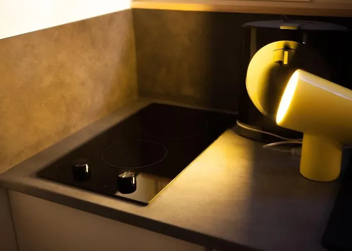 Charming In A Courtyard In Paryż