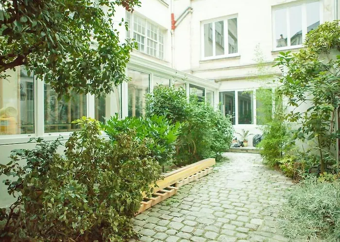 Appartement Charming In A Courtyard In Paris