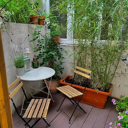 Apartment Charming In A Courtyard In *